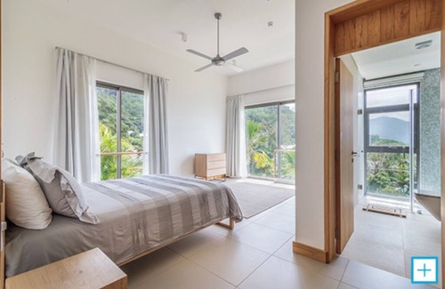 Glacis Villa | Enjoy a panorama of the Indian Ocean from a family-sized deck in the Seychelles!