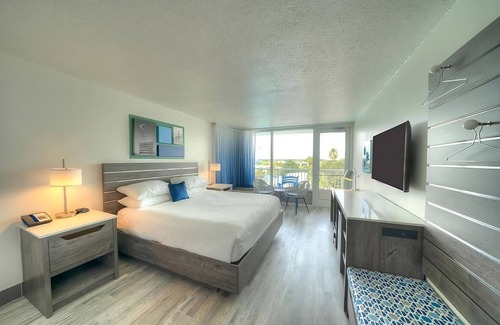 Fort Walton Beach Hotel | Enjoy Beachfront Bliss for Adventure Seekers with Heated Outdoor Pool