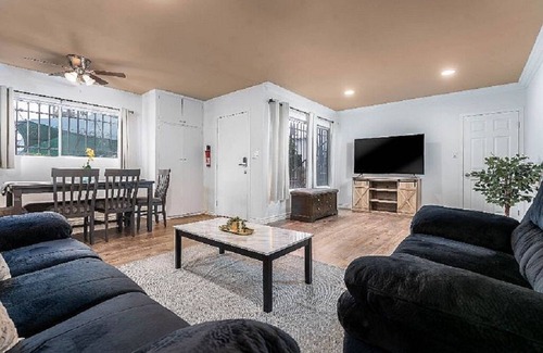 Inglewood Apartment | Enjoy Inglewood at its finest, unit 3, lower 2 bedroom, Samsung air fryer oven.