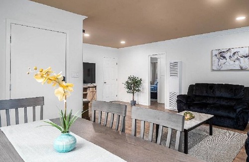 Inglewood Apartment | Enjoy Inglewood at its finest, unit 3, lower 2 bedroom, Samsung air fryer oven.