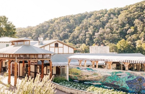 Lower Basin Lake Travis Hotel | Enjoy Lakefront Retreat w/Full Spa, Pools and Garden at Lodge-styled Resort