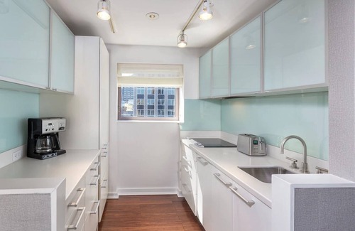 Midtown East Resort | Enjoy Manhattan's Big Apple Walk from Resort to Times Square! 1BR/1BA Pres Suite