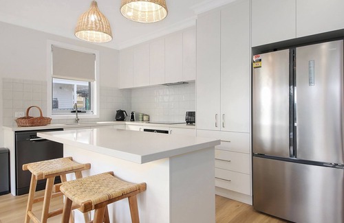 Beechworth House | Enjoy picture frame views of Lake Sambell from the living room window!