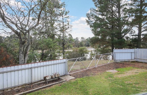 Beechworth House | Enjoy picture frame views of Lake Sambell from the living room window!