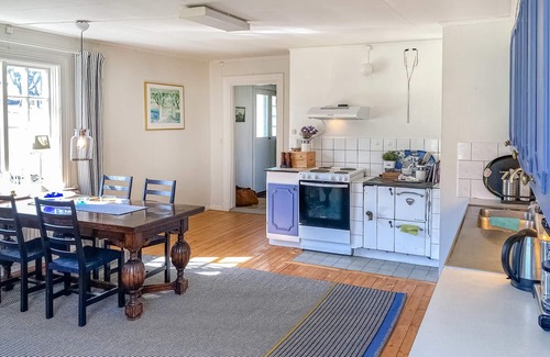 Soderkoping Municipality House | Enjoy pure idyll in this old cottage within walking distance to the fjord