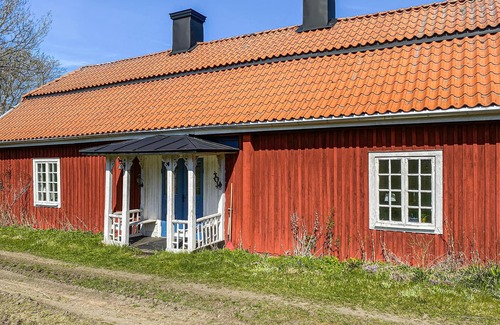 Soderkoping Municipality House | Enjoy pure idyll in this old cottage within walking distance to the fjord