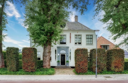 Municipality of Oostzaan Villa | Enjoy staying in a real Dutch Mansion from 1695!