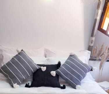 Sti Fadma Apartment | Enjoy Sunsets at this Lovely & Romantic Gest House