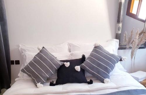 Sti Fadma Apartment | Enjoy Sunsets at this Lovely & Romantic Gest House