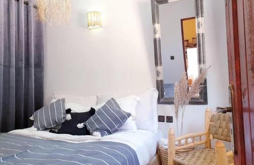 Sti Fadma Apartment | Enjoy Sunsets at this Lovely & Romantic Gest House