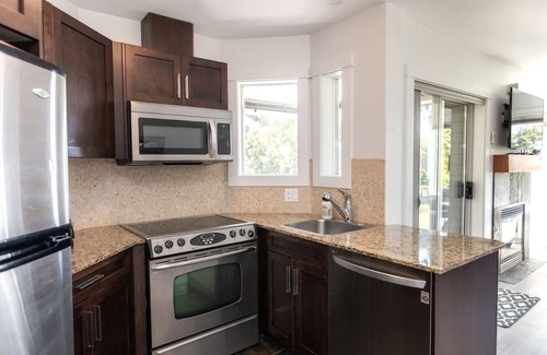 Regional District of Nanaimo Apartment | Enjoy the Ocean Breeze on the Deck Suite A