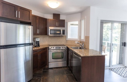 Regional District of Nanaimo Apartment | Enjoy the Ocean Breeze on the Deck Suite A