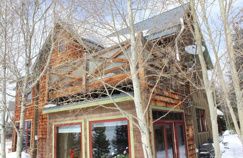 Crested Butte South House | Enjoy the pool table, ping pong and hot tub with a beautiful view