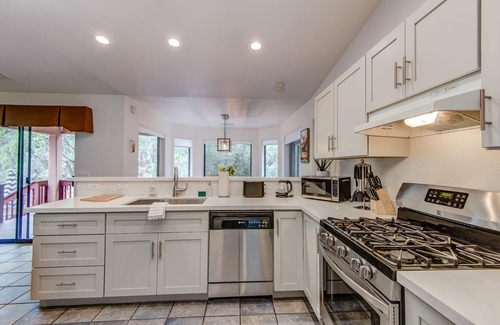 West Sedona House | Enjoy The Private Yard, Red Rock Views, Blue Skies, Hot Tub-Near Trails!