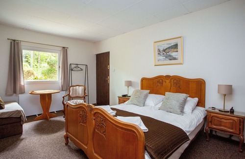 Niepolomice Hotel | Enjoy the silence and comfort of Under Oak site. Breakfast available on request