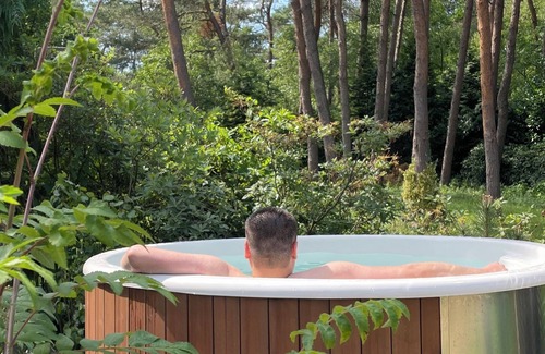 Wekerom House | Enjoy the tranquility and nature from the hot tub