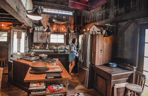 South Londonderry House | Enjoy this authentic and cozy VT Barn with Brand New Hot Tub