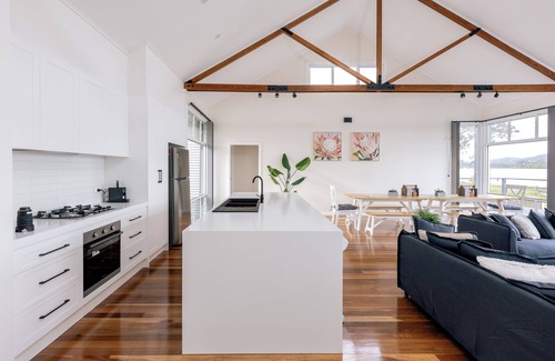 Woy Woy House | Enjoy waterfront luxury, while you relax with the whole family.