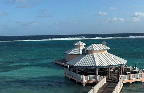 Colliers Bay House | Enjoy your Christmas in a Delightful 2-bedroom resort in East End Grand Cayman!