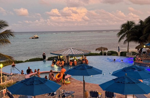 Colliers Bay House | Enjoy your Christmas in a Delightful 2-bedroom resort in East End Grand Cayman!