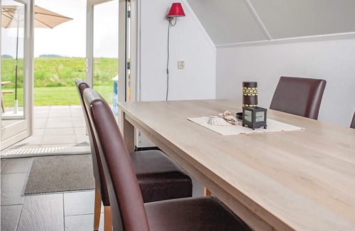 Den Oever House | Enjoy your own infrared sauna (2 persons) in this well-kept vacation home on the edge of a vacation