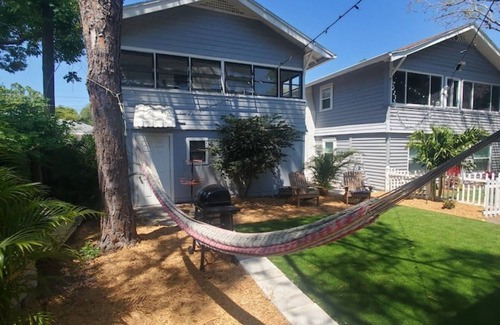 Historic Uptown Apartment | Enjoy your stay in this relaxing 1 bedroom apartment in the heart of St Pete.