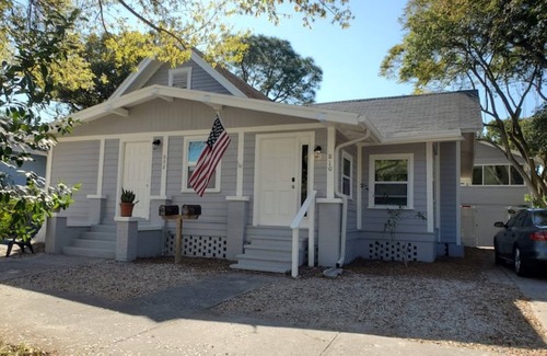 Historic Uptown Apartment | Enjoy your stay in this relaxing 1 bedroom apartment in the heart of St Pete.