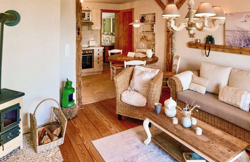 Fehmarnsund Apartment | Enjoy your vacation: Sea view, terrace & fireplace -BEACHHOUSE FEHMARN apartment Ostwind