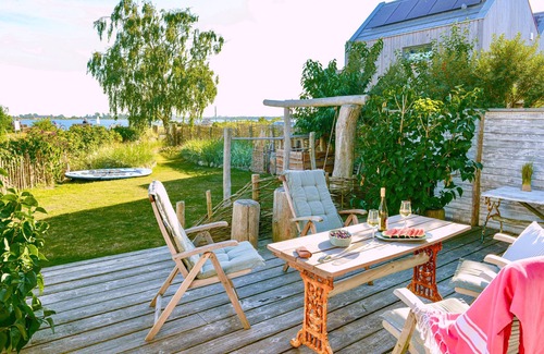 Fehmarnsund Apartment | Enjoy your vacation: Sea view, terrace & fireplace -BEACHHOUSE FEHMARN apartment Ostwind