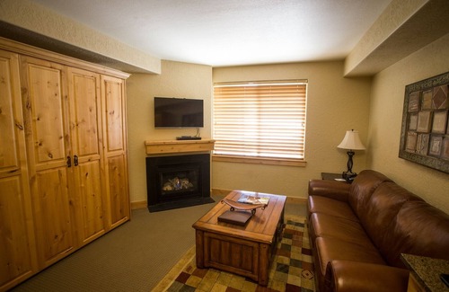 Park City Condo | Enormous condo with stunning mountain views by RedAwning
