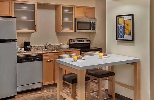Newark Hotel | Ensuring a Very Comfortable & Memorable Stay! Pets are Allowed, w/Breakfast
