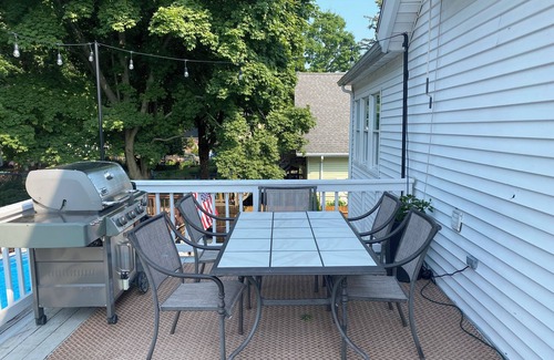 Wakefield House | Entire 2nd Floor Unit, Lakeside, 5min walk to town