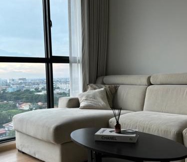 Khlong Kluea Apartment | Entire apartment near train station with pool & views