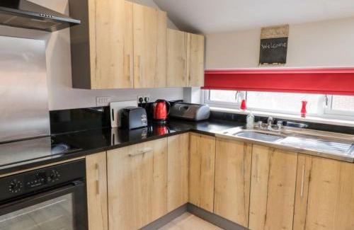 Coventry House | Entire cottage close to Coventry City Centre with 4 en suite bedrooms and gated parking