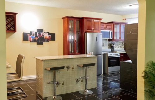 Montego Bay House | Entire Cozy Luxury Meadows With Free Wifi,Parking&Hottub