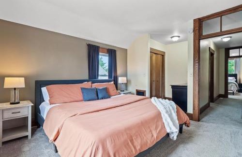 Bedford House | Entire Duplex w Historic District and Sleeps 12