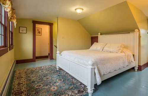 Walpole Other | Entire Farmhouse with lots of open space 15 min north of Keene