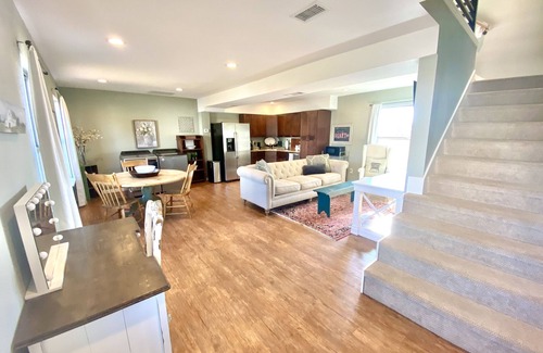 Weston House | Entire Guest House in the country, minutes to town.