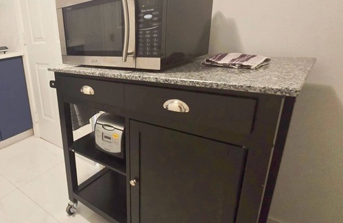 Steveston House | Entire Guest Suite studio private Luxury Bathroom Free parking Separate entrance