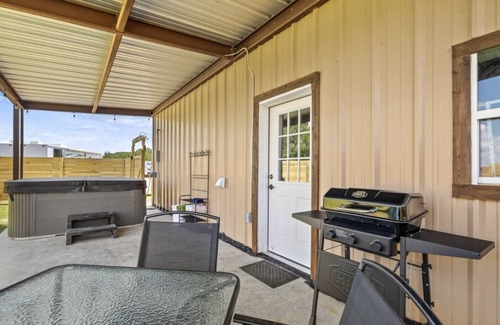 Bowie Cabin | Entire Home in Bowie, Texas just across the lake Amon Carter.