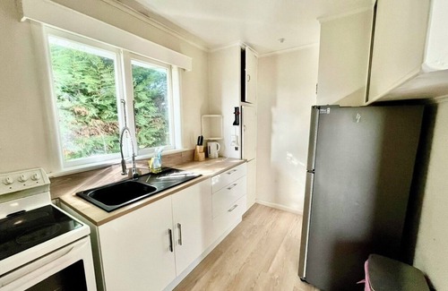 Greenlane - Ellerslie House | Entire House in Central Auckland