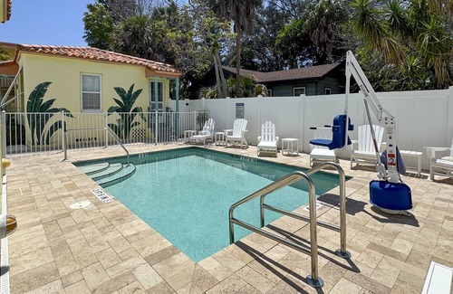 Madeira Beach Cottage | Entire Island Paradise Cottages – Heated Pool, Tiki Hut, Walk to Beach, 8 Units, Sleeps 30