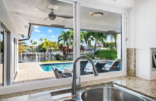 Fort Lauderdale House | Entire Lux Waterfront Home ~ Heated Pool ~ 3 min to LBTS ~ Waterfront Views ~ Ga