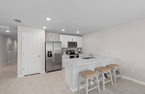 Sunshine House | Entire New House with Office Space-WiFi, Near JetBlue Park & RSW Airport!