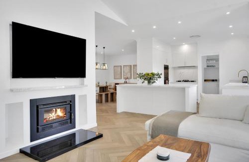 Peachester House | Entire Property at Sunshine Grove