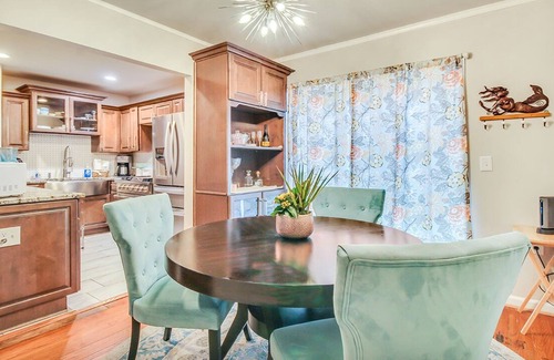 Thunderbolt House | Entire Southern Home between Downtown and Beach