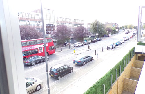 Rayners Lane Apartment | Entire Stylish Modern Studio Apartment - 2min walk to Underground near Wembley