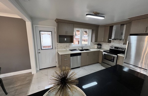 Newtonbrook House | Entire Upper Suite. Newtonbrook Updated Suite.