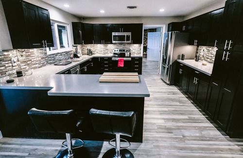 Paradise House | Entire Vegas Compound-Sleeps MANY