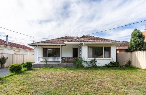 Dandenong North House | Entire Villa at North Dandenong